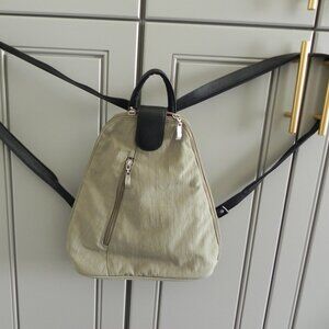 Baggallini Metro Backpack Convertible Sling Bag/Beige Zip Around.